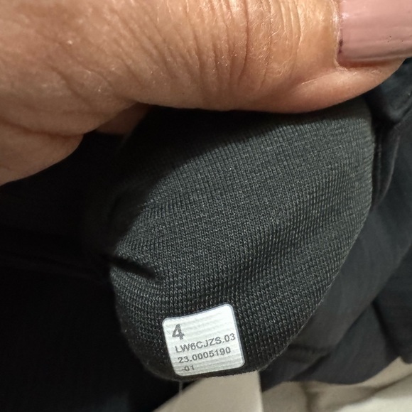 New - Wunder Train HR Crop 23” pockets - Picture 2 of 5